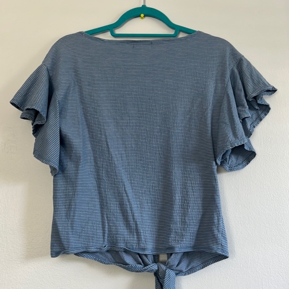 Max Studio | EUC Striped Short-Sleeved Top with Tie Front - Picture 9 of 10